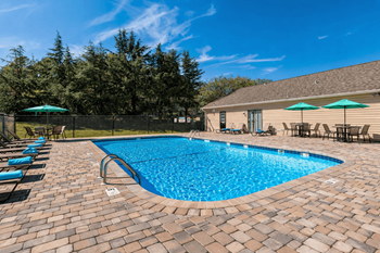 Dual pool & sundeck experience